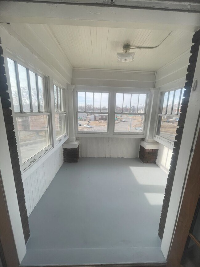 Building Photo - 609 Wellington Ct