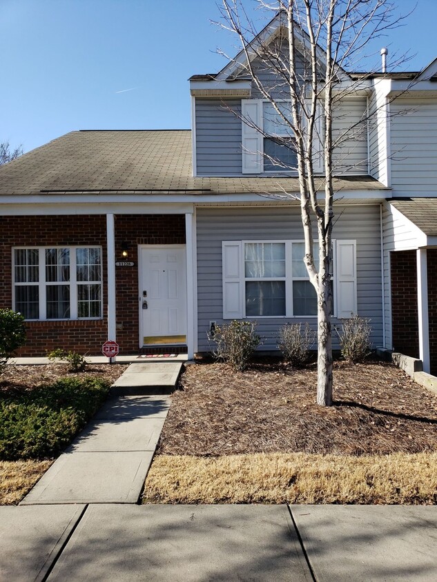 Primary Photo - Lovely 3 bedroom, 2.5 bath Townhome locate...