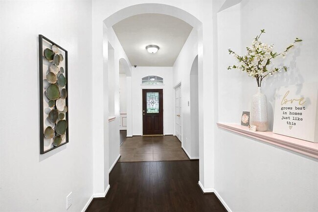 Building Photo - 3213 W Oaks Blvd