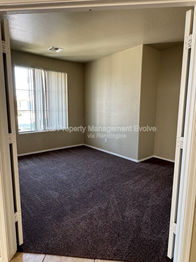 Foto del edificio - 15440 W Jefferson St