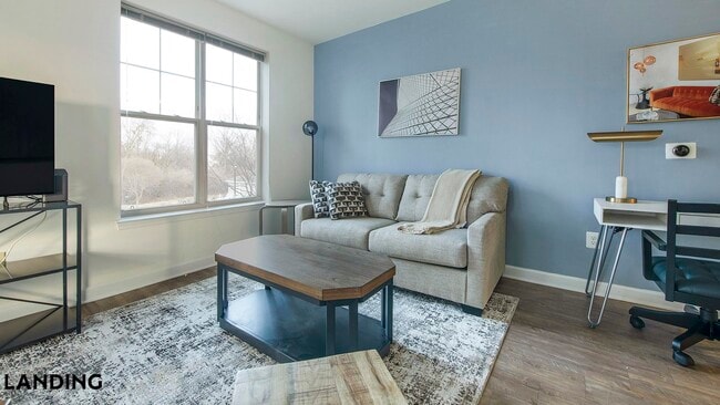 Building Photo - 909 Mansion Dr