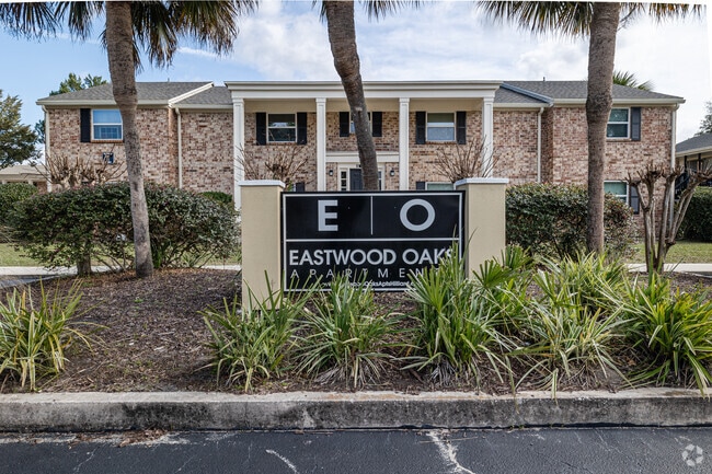 Building Photo - Eastwood Oaks