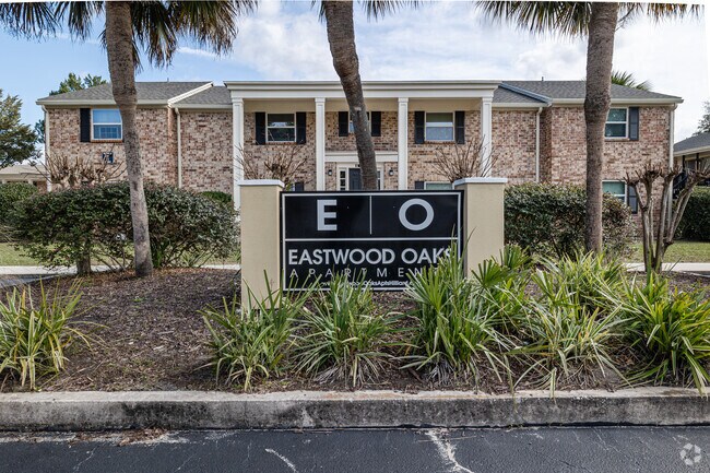 Foto del edificio - Eastwood Oaks