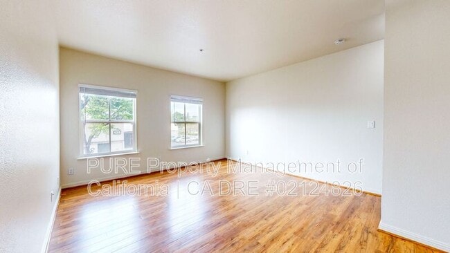 Building Photo - 110 5th St