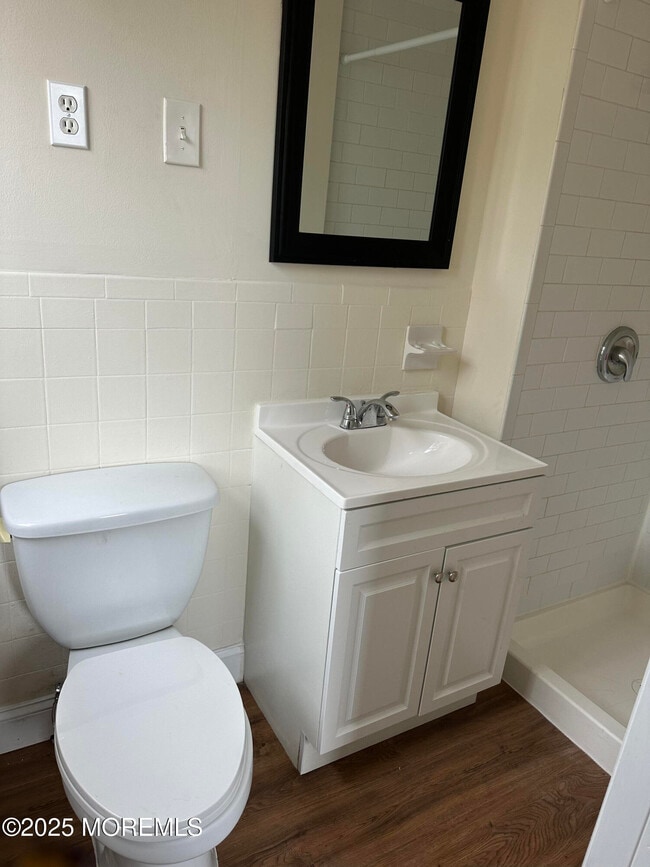 Building Photo - 348 Cedar Ave