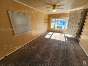 Building Photo - 817 N Poplar St