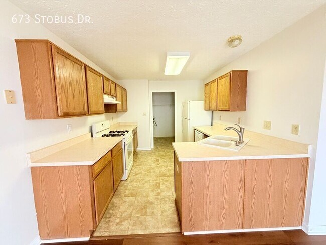 Foto del edificio - 673 Stobus Dr