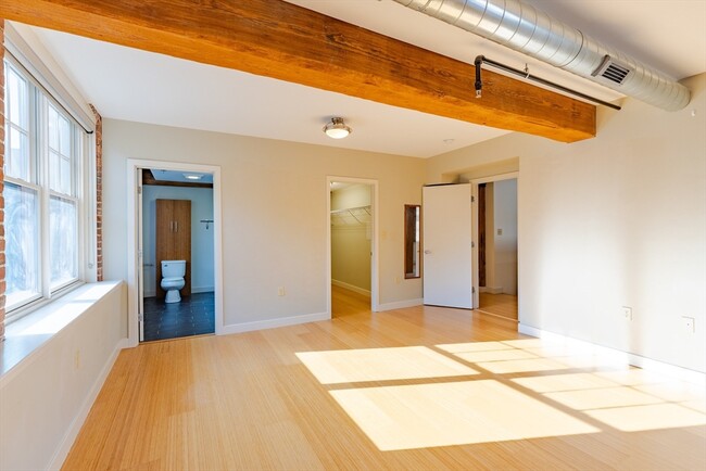 Building Photo - 22 Cottage Park Ave