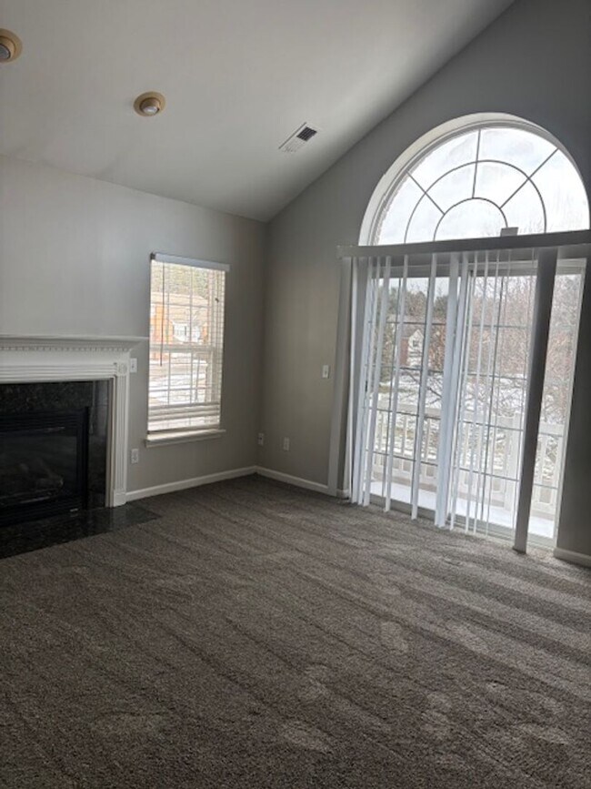 Foto del edificio - BEAUTIFUL 2 BEDROOM 2 BATH CONDO!