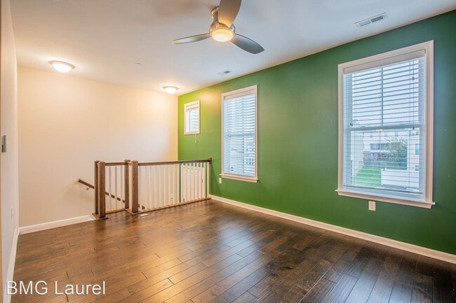Building Photo - 3 br, 2.5 bath House - 422 Woodcrest Dr SE...