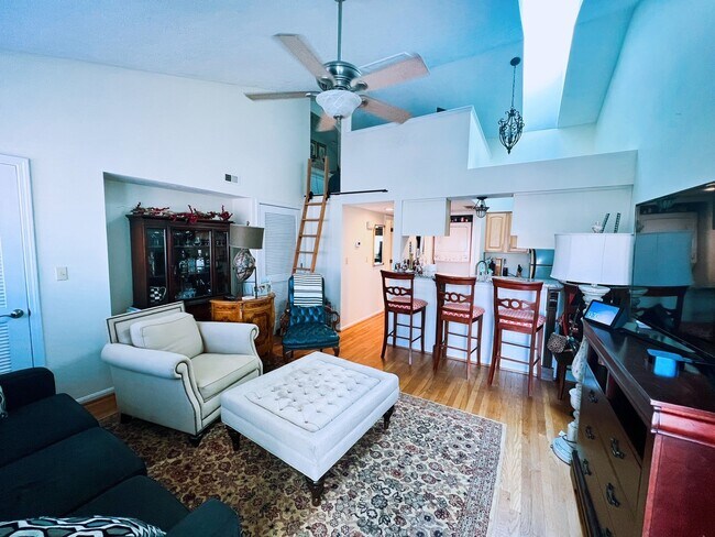 Foto del edificio - 370 Cres Spring Dr