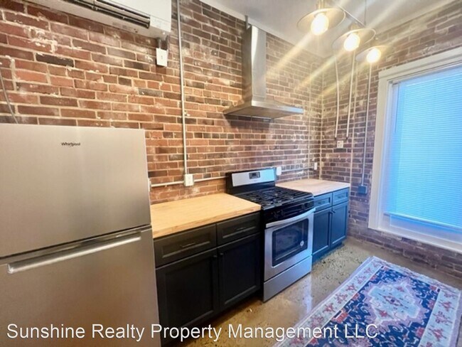 Building Photo - Studio, 1 bath House - 400 W Elm St