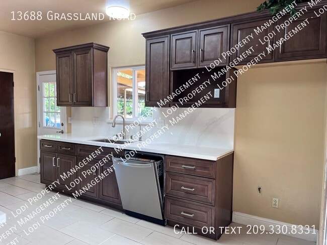 Foto del edificio - 13688 Grassland Rd