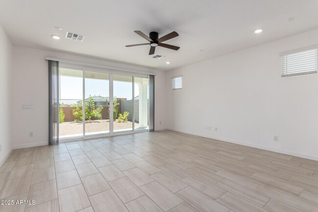 Foto del edificio - 6777 W Molly Ln