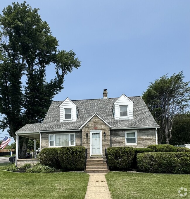 Building Photo - 410 Paoli Ave