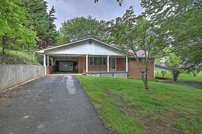 Building Photo - 602 Asheville Hwy, Greeneville, 37743