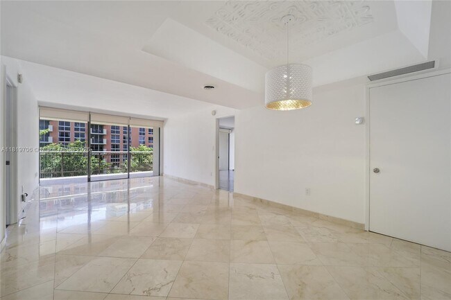 Building Photo - 2901 S Bayshore Dr