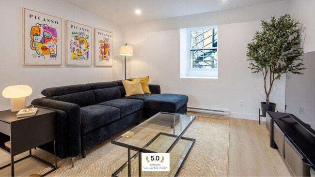 Building Photo - 1804 Sainte-Catherine St. West