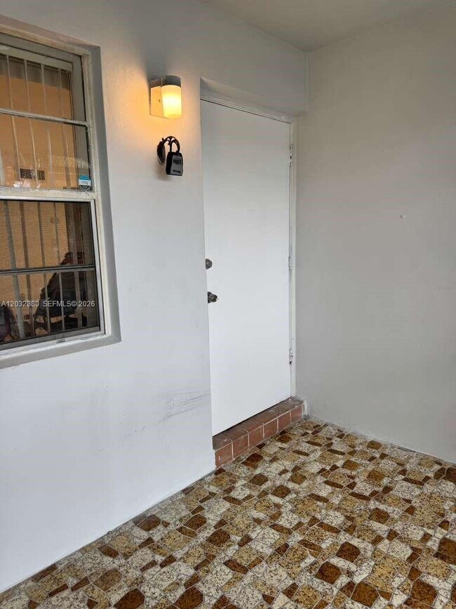 Foto del edificio - 705 NE 2nd St