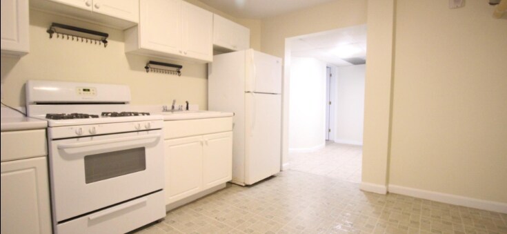 Building Photo - 17 Centre St