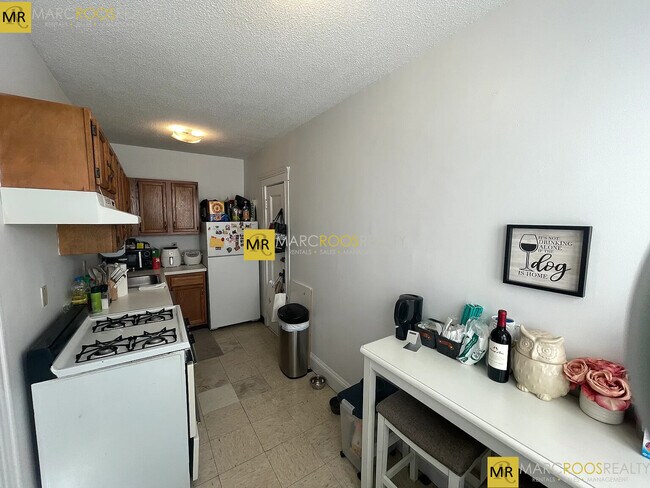 Building Photo - 39 Chester St