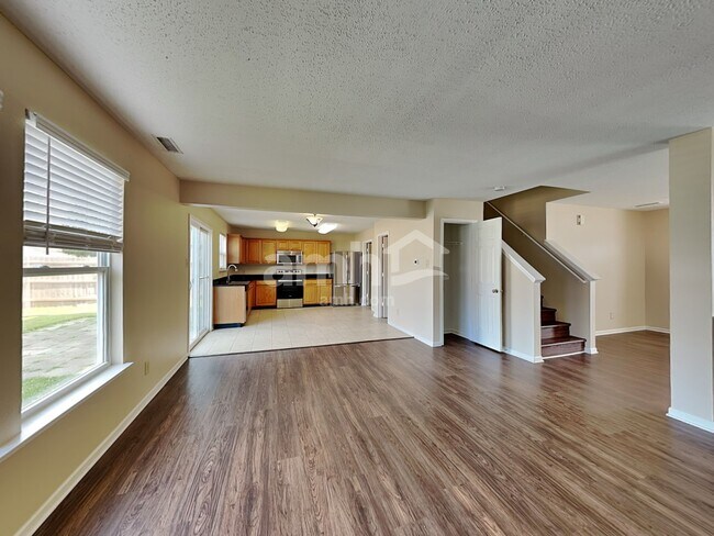 Building Photo - 870 Streamside Dr