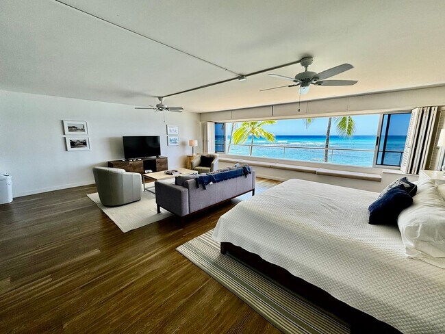 Building Photo - 1/1/1 Oceanfront Living at the Colony Surf on the Gold Coast!