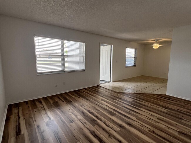 Foto del edificio - 1248 SE 7th St