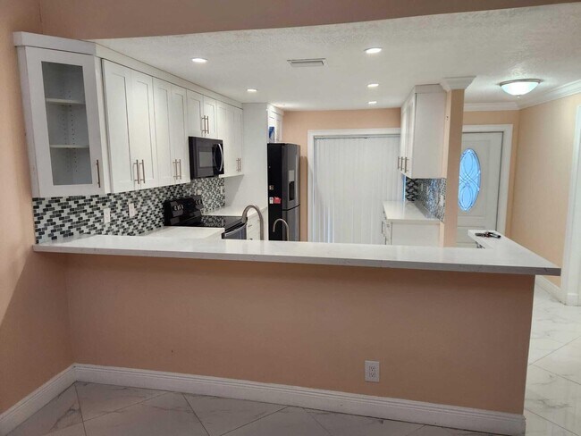 Foto del edificio - 4465 Lucerne Villas Ln