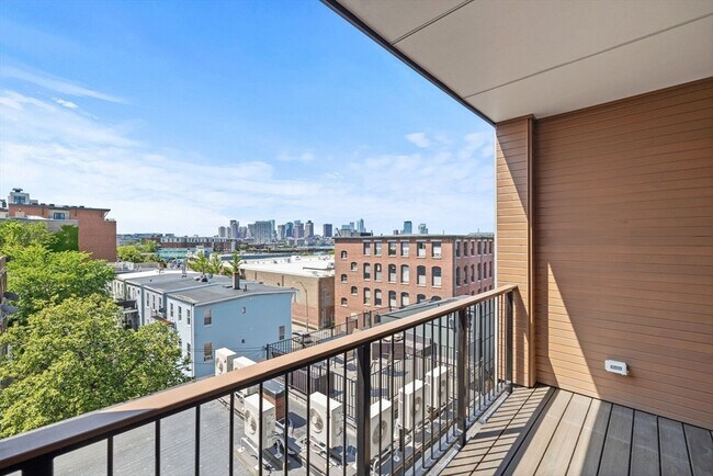 Building Photo - 275 Border St