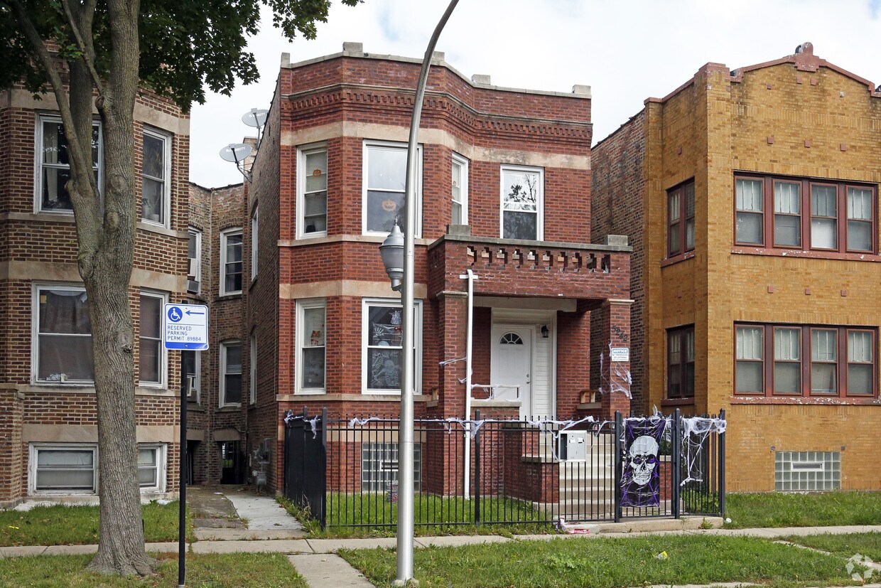 Building Photo - 5242 W Adams St