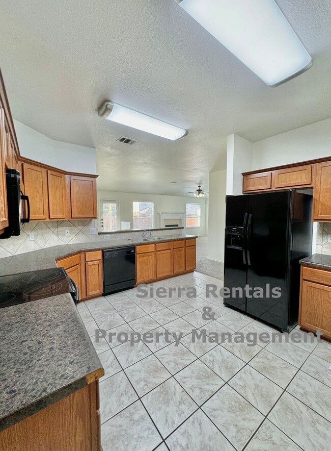 Building Photo - 2 WEEKS FREE RENT!!! Beautiful 3 Bed 2 Bat...