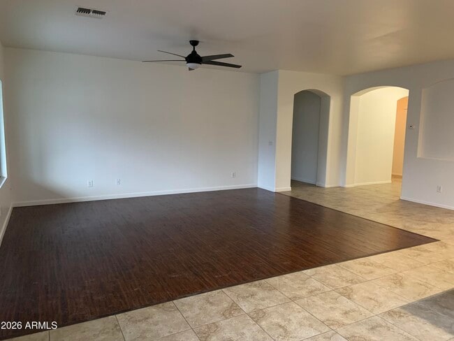 Foto del edificio - 16770 W Magnolia St