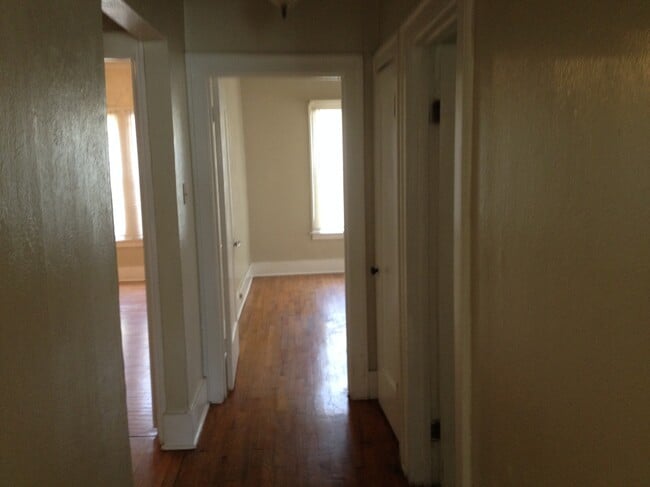 Hall - 117 E Norwood Ct