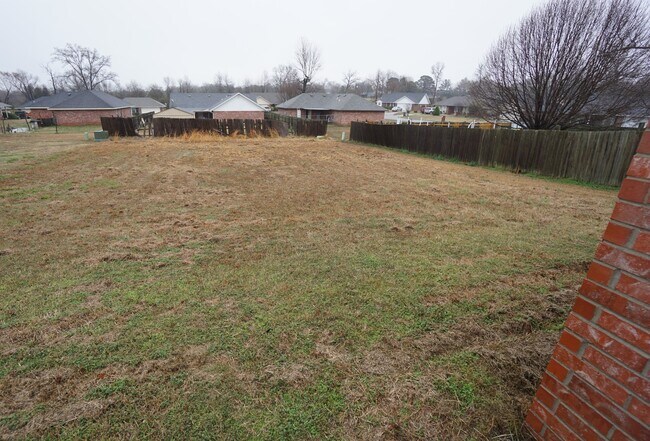 Foto del edificio - 3 Bed 2 Bath House With 2 Car Garage.