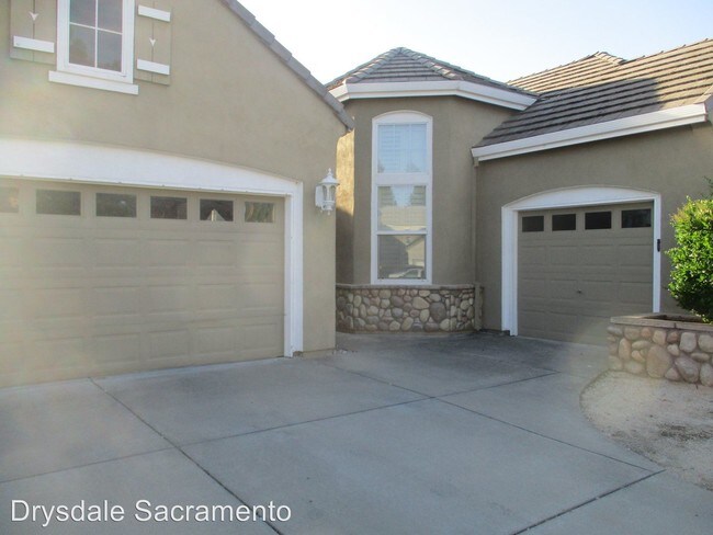 Building Photo - 3 br, 2.5 bath House - 6210 Swan Court