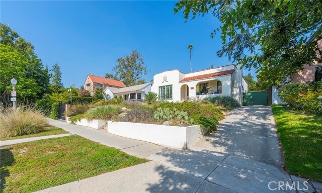 Foto del edificio - 5047 Ambrose Ave