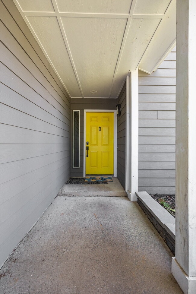 Foto del edificio - "Charming 4-Bedroom Haven in Charlotte's Heart with Spacious 2271 sq ft Living!"