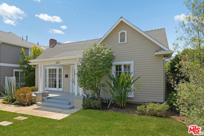 Building Photo - 523 N Gower St