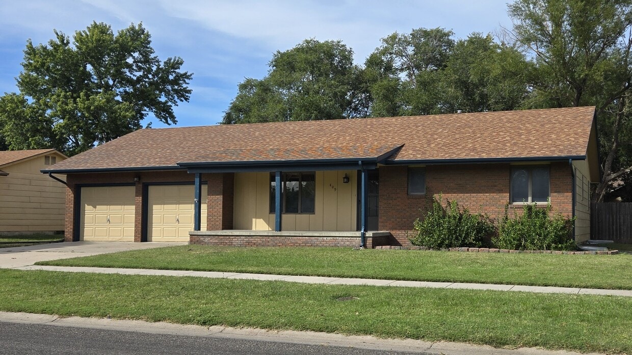 Primary Photo - 409 Oak Park Dr