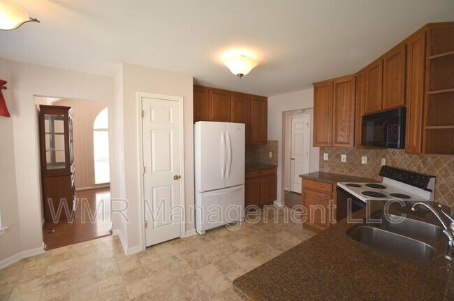 Building Photo - 4001 Berkshire Ct