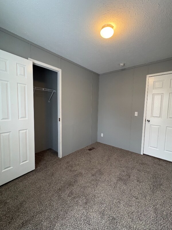 Foto del edificio - 140 Humphrey Dr