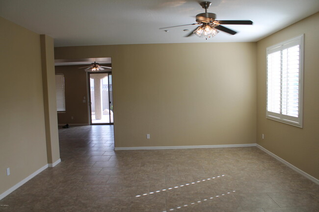 Foto del edificio - 9059 W Red Fox Rd
