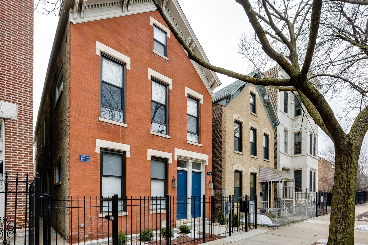 Primary Photo - 1845 W Superior St