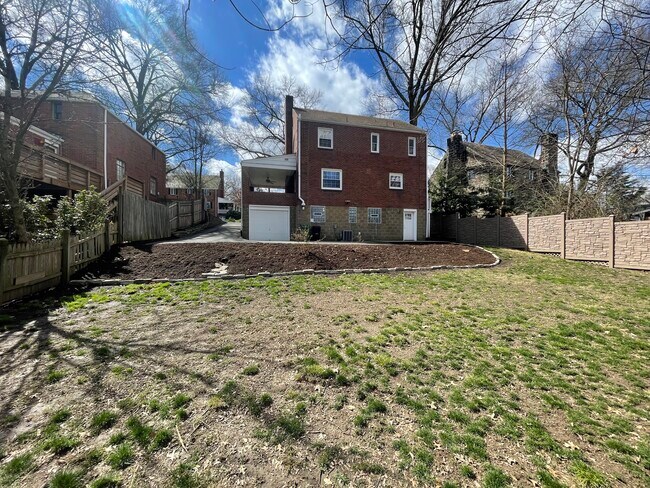 Building Photo - 1070 Old Gate Rd
