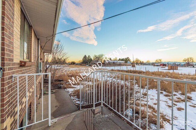 Building Photo - Massive All-brick Ranch Home on spacious l...