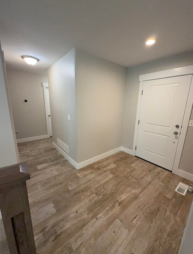 Building Photo - 387 Saddle Rock Ln