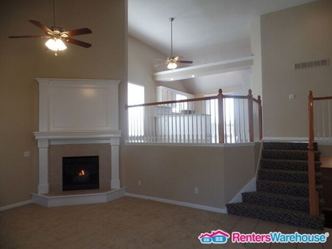 Foto del edificio - Spacious 4 bd, 3 bth Home in Lees Summit! ...