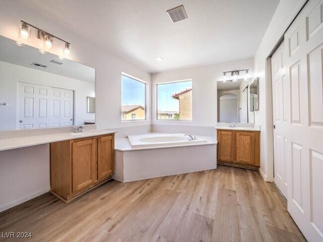 Foto del edificio - 5576 W Sun Temple Ave