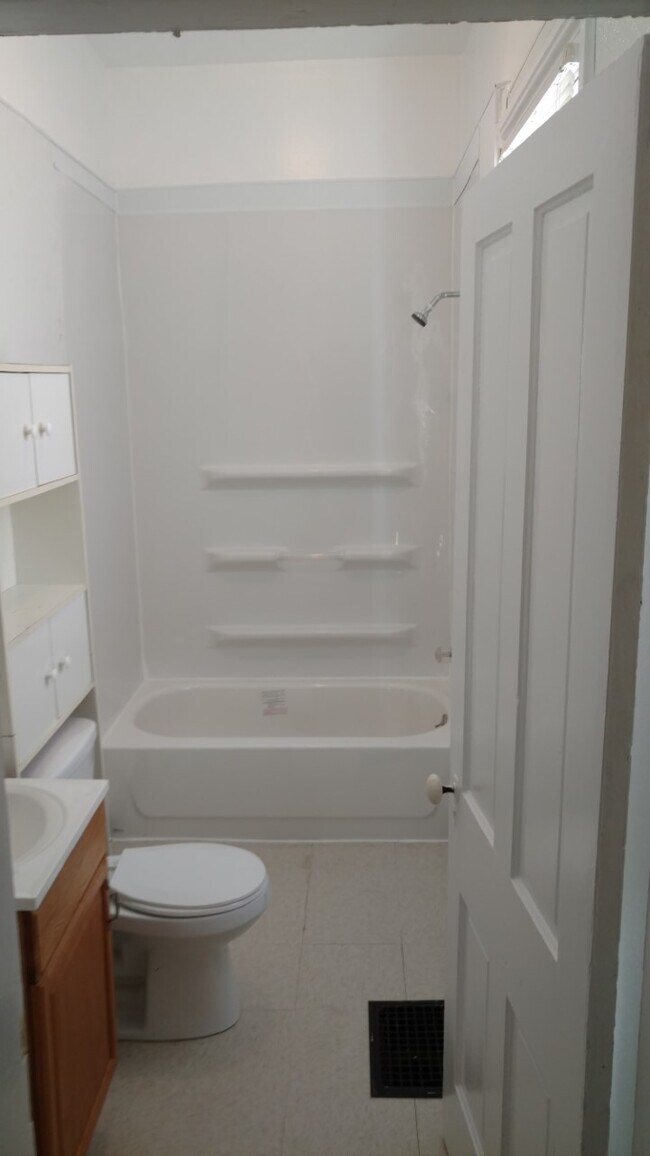 baño 1 - 294 E Thornton St